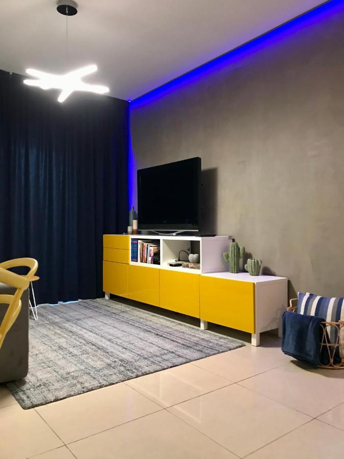 Fat Cow Apartment 101 Ларнака Екстериор снимка